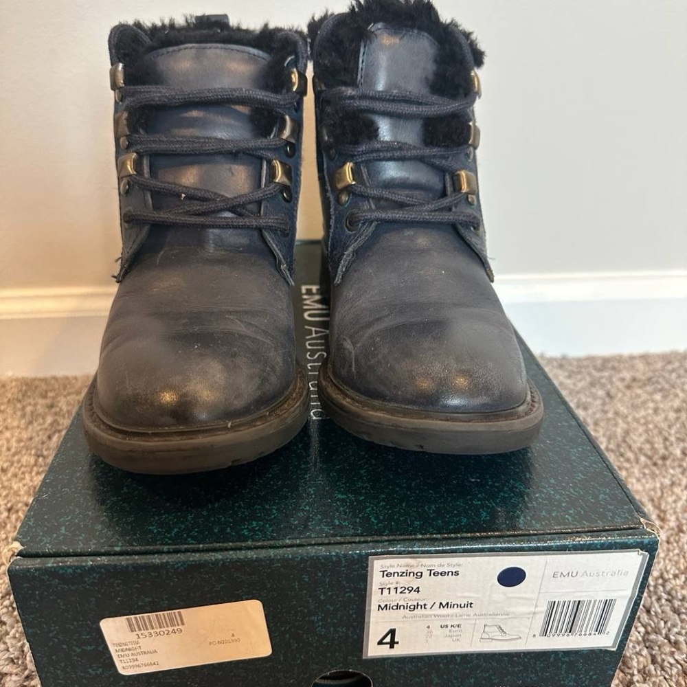 EMU Australia big kids girls waterproof boots. Size 4